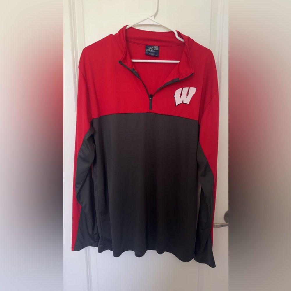 Wisconsin Badgers men’s size large Red and Black Quarter-Zip Pullover